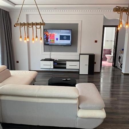 Luxury Apartment Satu Mare Buitenkant foto